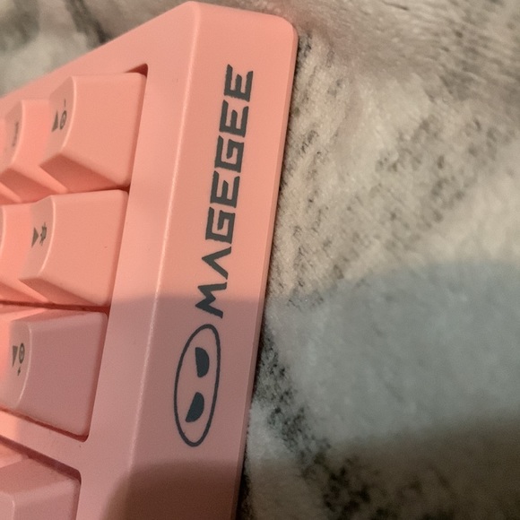 NEW RBG PINK MAGEGEE keyboard - Picture 3 of 3